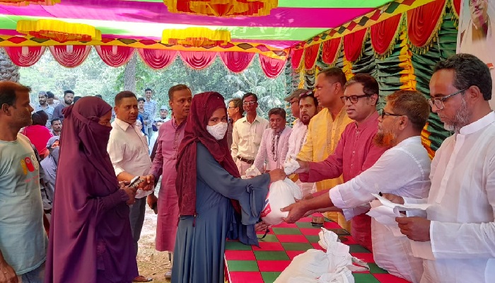 সারা বিশ্ব শেখ হাসিনাকে অনুকরণ করছে