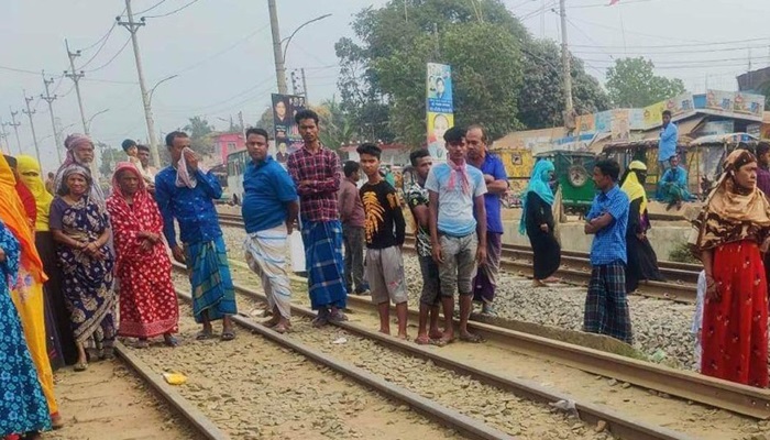কালিহাতীতে ট্রেনে কাটা পড়ে মা-মেয়েসহ নিহত ৪