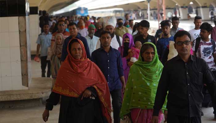 ঈদের ছুটি শেষে কমলাপুরে ফিরলেন ঢাকাবাসী