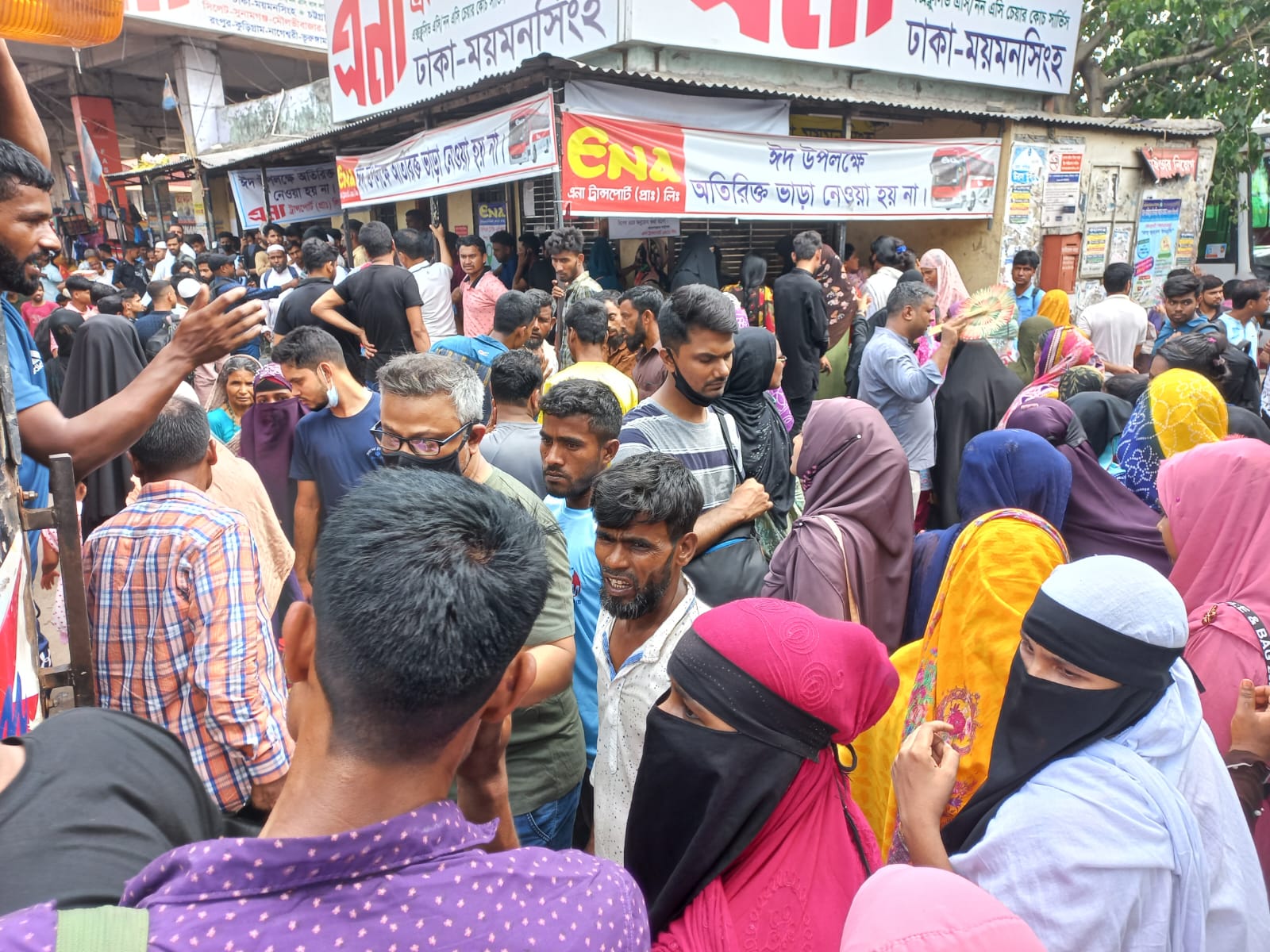 স্বস্তির ঈদযাত্রায় শেষ মুহূর্তে কিছুটা ভোগান্তি