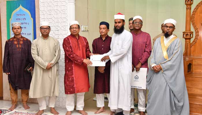 ট্রেনের ছাদে যাত্রা বন্ধে সর্বাত্মক সহায়তা করবে পুলিশ