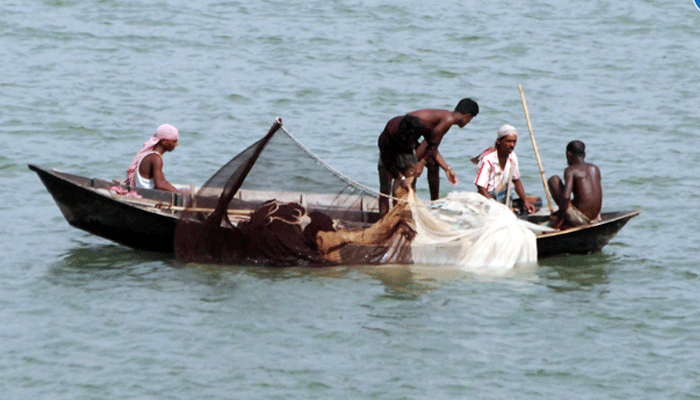 কাপ্তাই হ্রদে মাছ ধরায় নিষেধাজ্ঞা