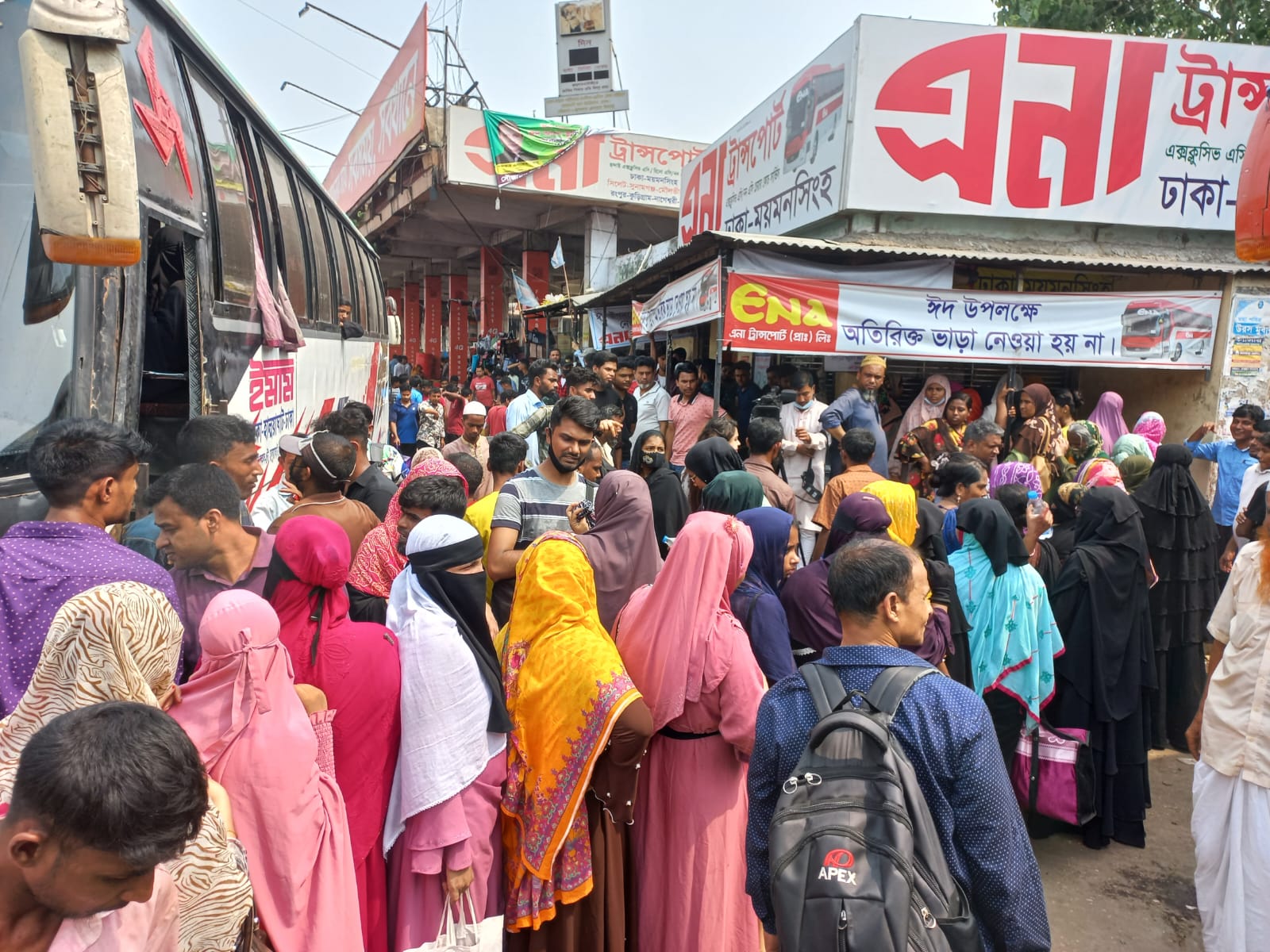 স্বস্তির ঈদযাত্রায় শেষ মুহূর্তে কিছুটা ভোগান্তি
