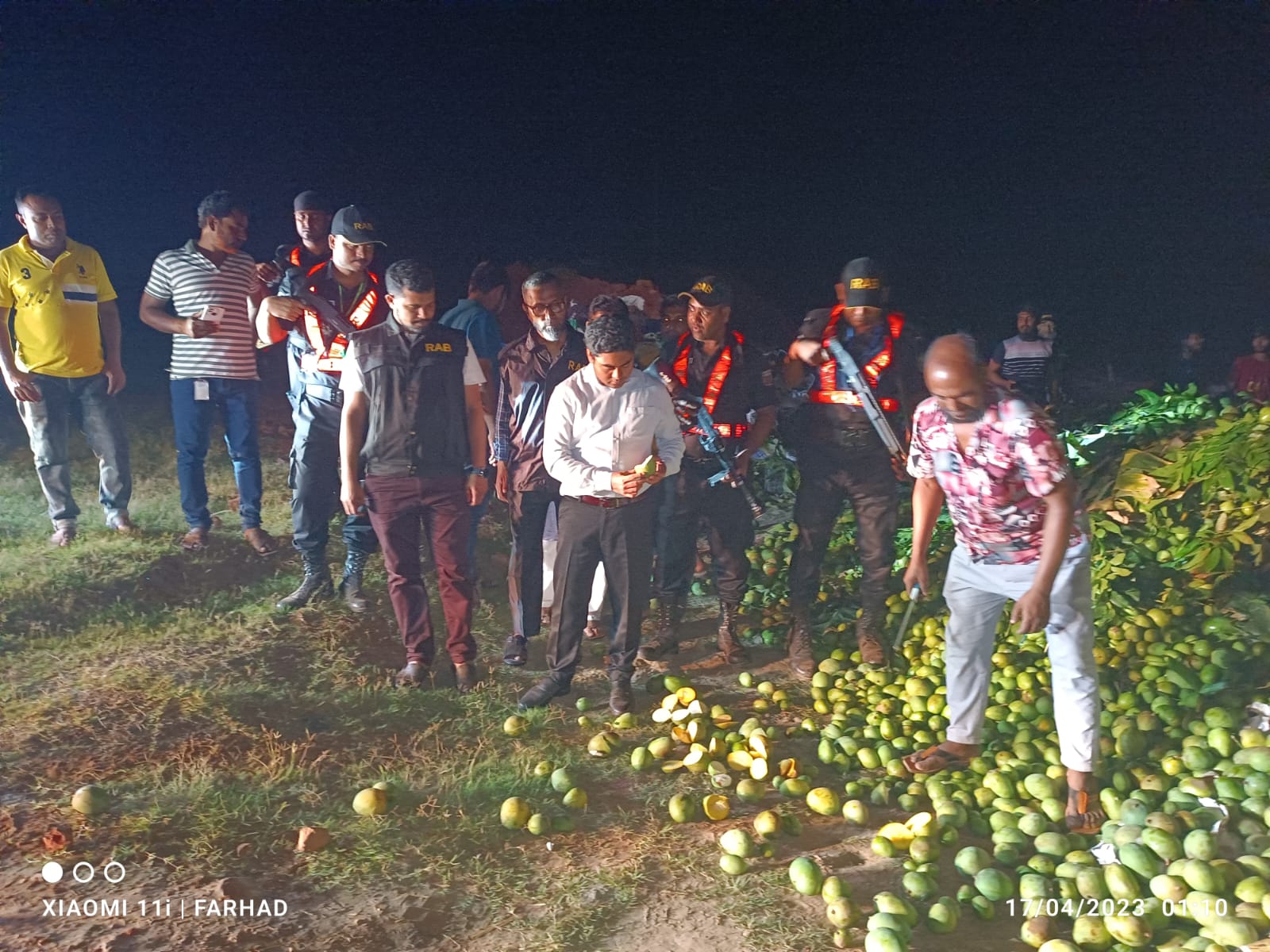 সাতক্ষীরায় কার্বাইড মেশানো ৮ হাজার কেজি আম জব্দ