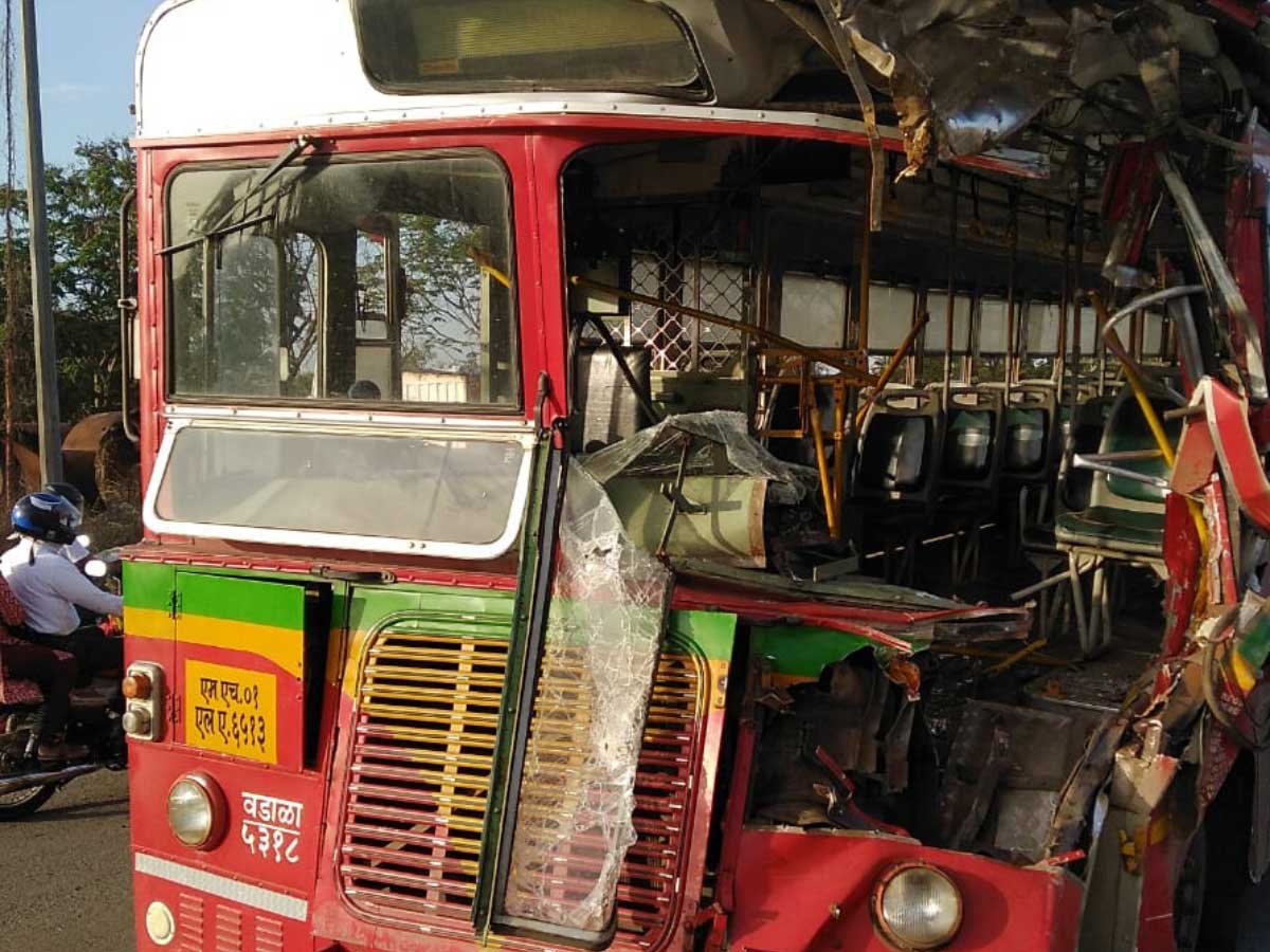 মুম্বাইয়ে বাস দুর্ঘটনায় ১২ জনের মৃত্যু