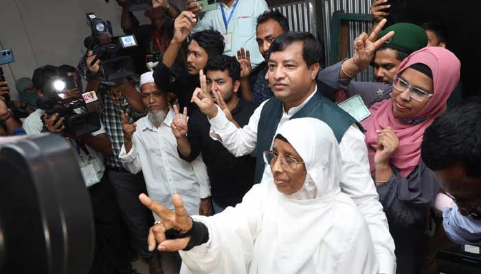 রুদ্ধশ্বাস ভোটগণনায় জয়ী জাহাঙ্গীরের মা