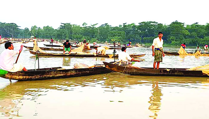বৃষ্টি ও জোয়ারের অপেক্ষা