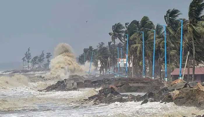 সিডরের চেয়েও শক্তিশালী হতে পারে ঘূর্ণিঝড় মোকা
