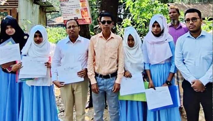 এসএসসি পরীক্ষায় অংশ নিলো ৬ ছাত্রী