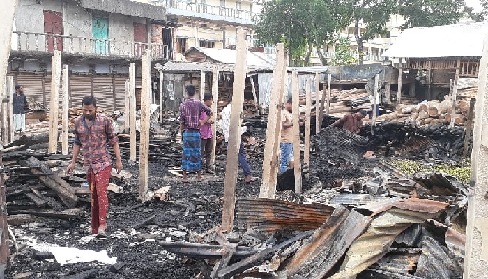 মিরসরাইয়ে ২৫ দোকান পুড়ে ছাই