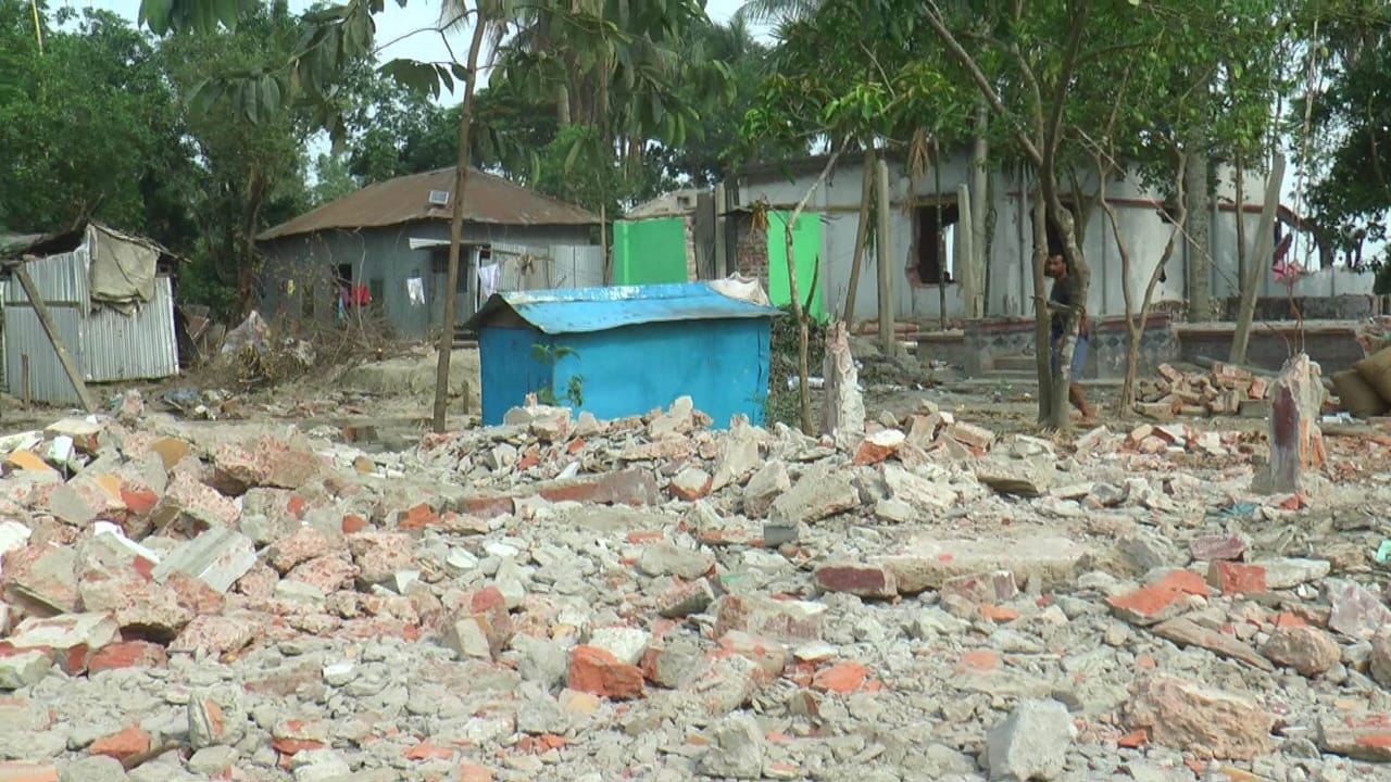 নাগরপুরে অসময়ে যমুনা নদীতে তীব্র ভাঙন