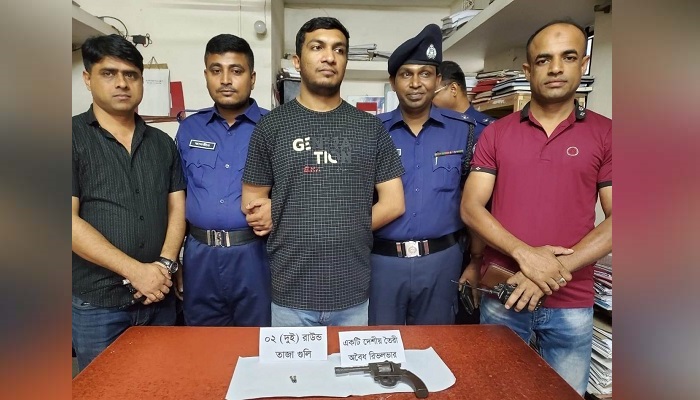 ব্রাহ্মণবাড়িয়ায় ফ্ল্যাট থেকে রিভলবারসহ যুবক গ্রেপ্তার
