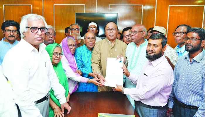 পদত্যাগের পর মনোনয়ন দাখিল করলেন লিটন