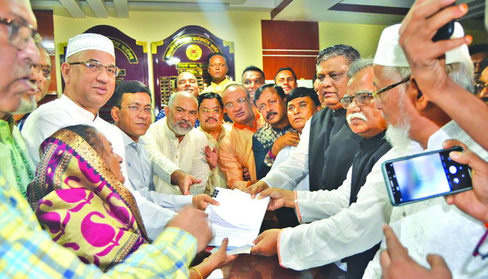 আনোয়ারুজ্জামানের বিশাল শোডাউন
