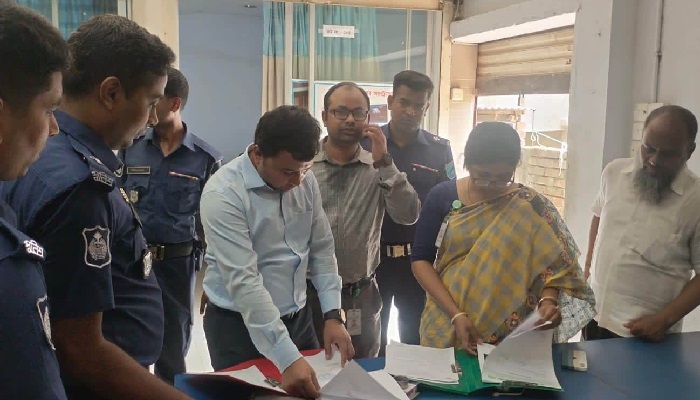 সিংগাইরে হাসপাতাল বন্ধ ও পরিচালকের ৪ মাসের জেল