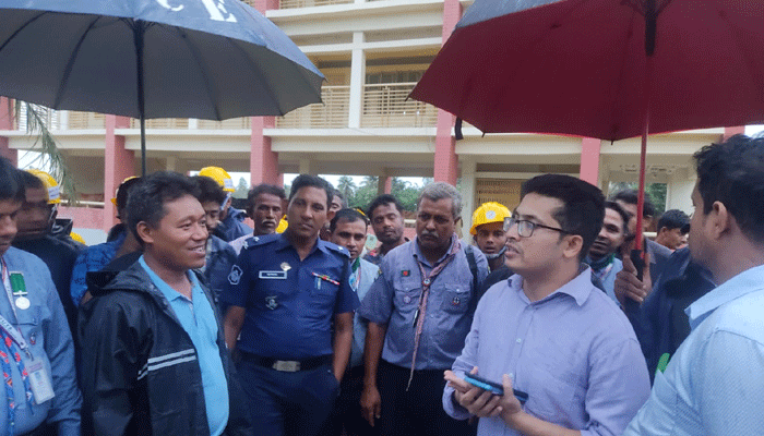 চকরিয়ায় আশ্রয়কেন্দ্র ছেড়ে বাড়ি ফিরছে মানুষ
