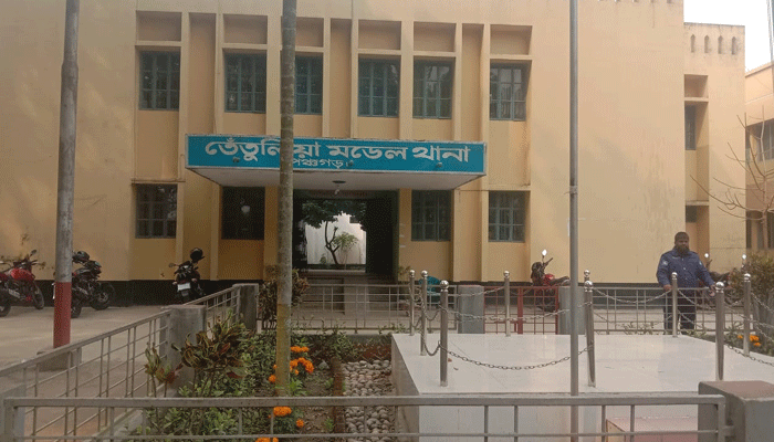 রক্তাক্ত অবস্থায় সড়কে পড়ে ছিলো কৃষকের লাশ