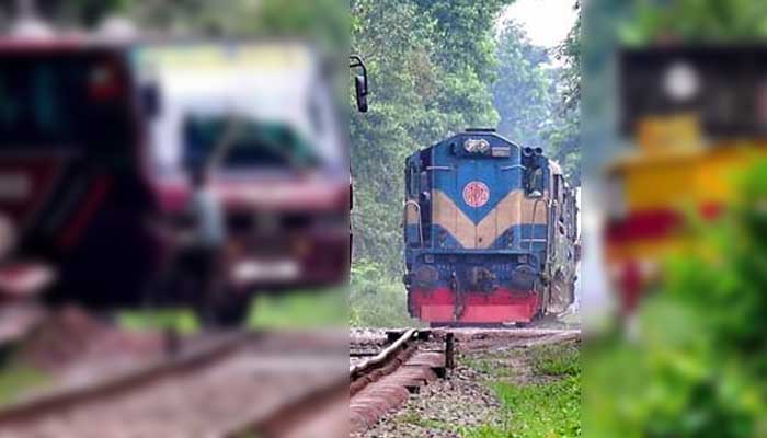 দক্ষিণখানে ট্রেনের ধাক্কায় হাতির মৃত্যু