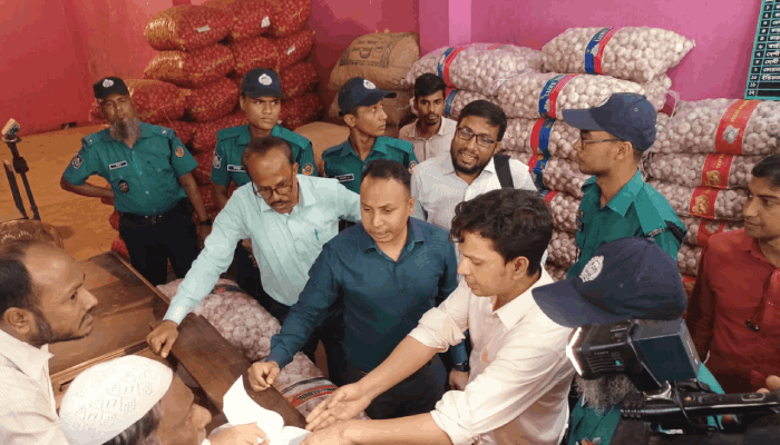 অবৈধ মুনাফালোভী সিন্ডিকেট নেতাদের নাম-পরিচয় প্রকাশে বাধা কোথায়?