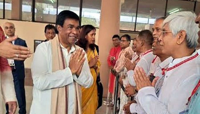 ঢাকেশ্বরী মন্দির পরিদর্শনে মরিশাসের প্রেসিডেন্ট