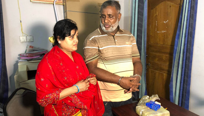 ইয়াবাসহ সস্ত্রীক পুলিশ কর্মকর্তা আটক