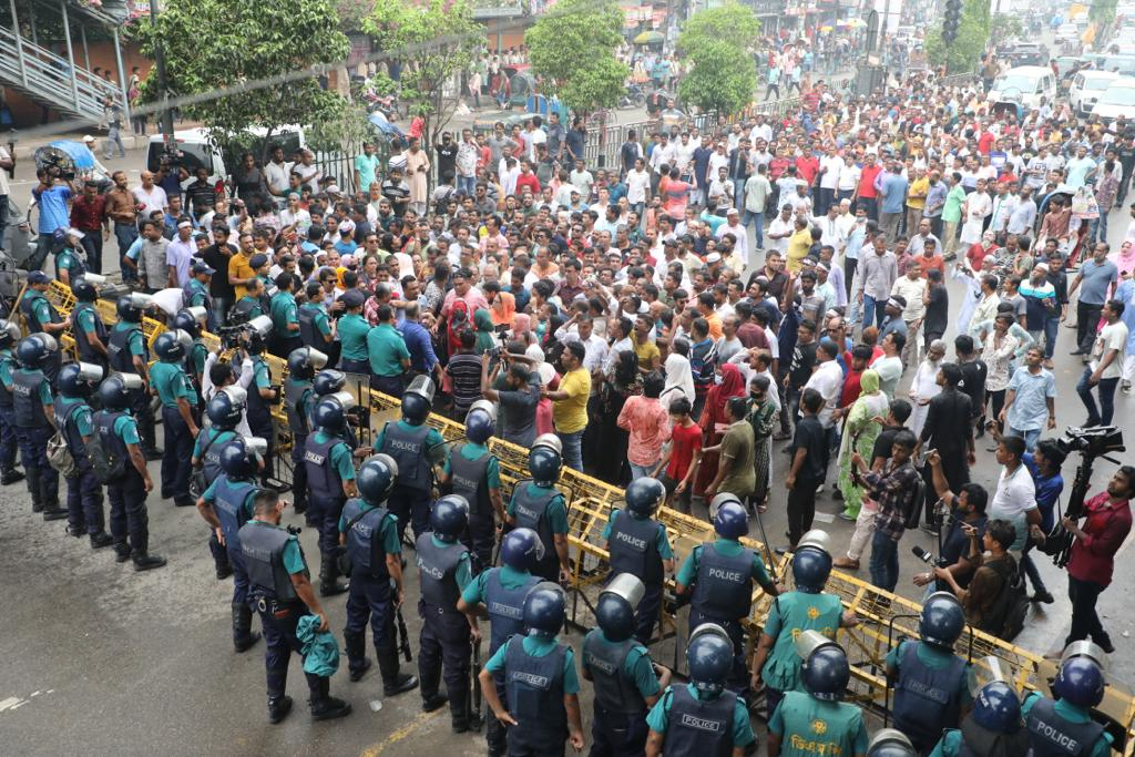 জনশক্তির কাছেই মাথানত করতে হবে প্রধানমন্ত্রীকে