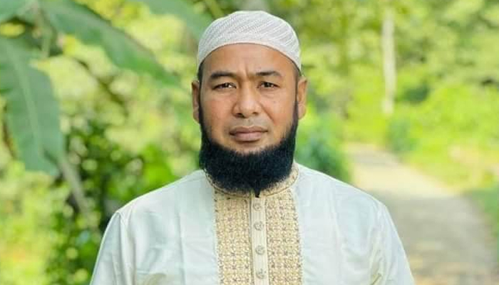 ফজরের নামাজে যাওয়ার পথে ইউপি সদস্যকে কুপিয়ে জখম
