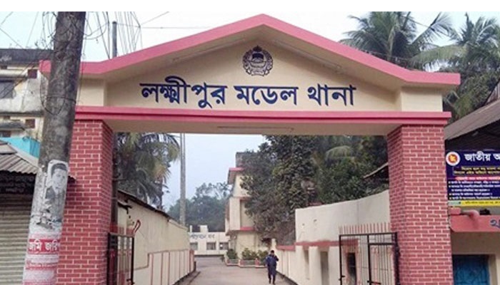 লক্ষ্মীপুরে অটোরিকশার চাকায় ওড়না পেঁচিয়ে স্কুলছাত্রীর মৃত্যু