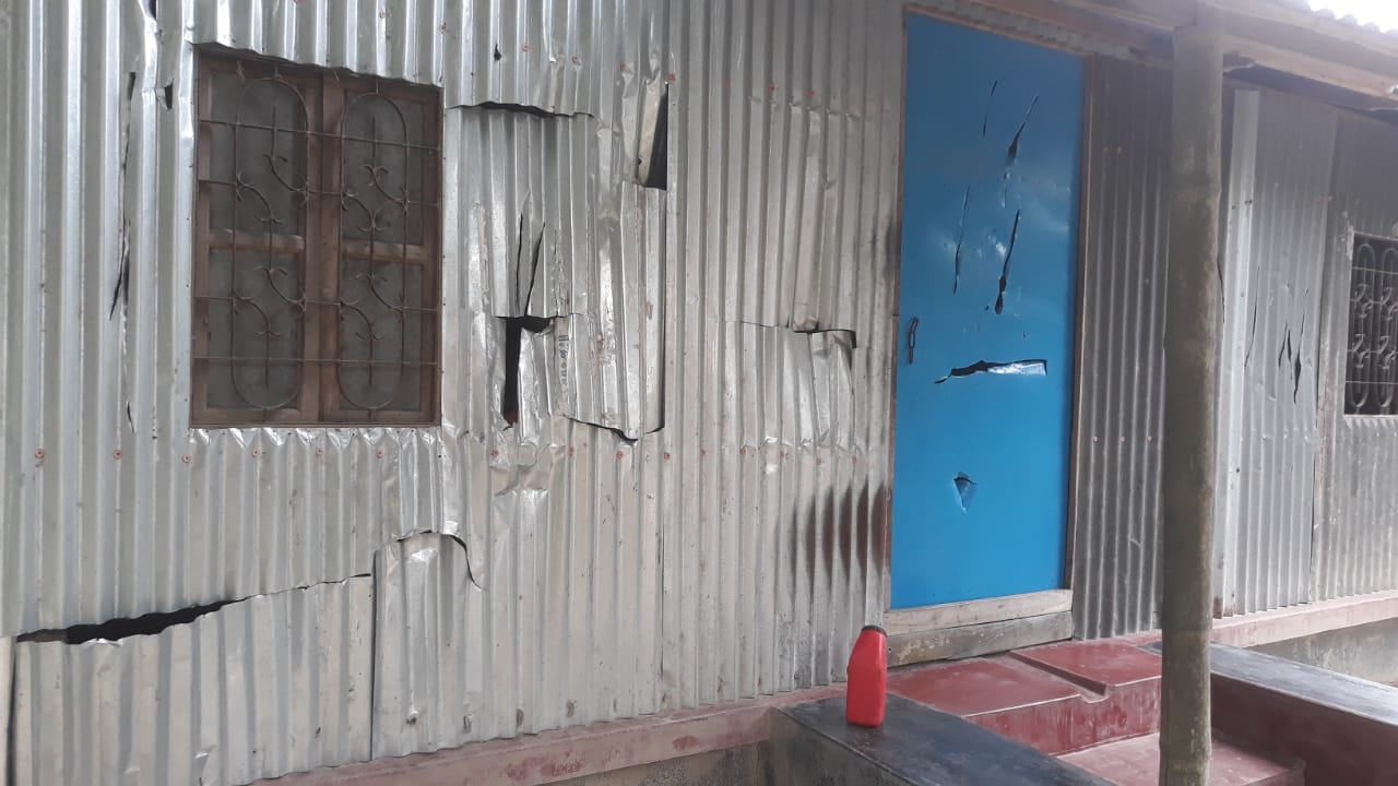 পূর্বশত্রুতার জে‌রে হামলা-ভাঙচুর-লুটপাট, আহত ১৫