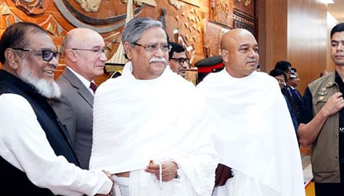 রাজকীয় অতিথি হিসেবে সৌদি গেলেন রাষ্ট্রপতি