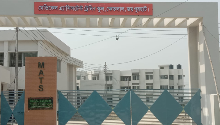ক্ষেতলালে উদ্বোধনের অপেক্ষায় ম্যাটস