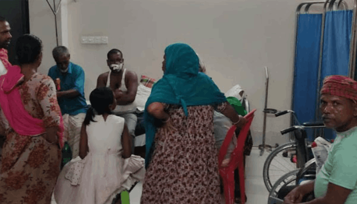 টাকা নিয়ে দিনভর ২ গ্রামবাসীর সংঘর্ষ, আহত ২৫