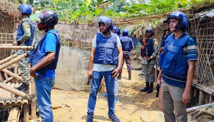 রোহিঙ্গা ক্যাম্পে গোলাগুলি, নিহত ১