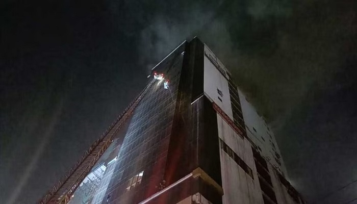 শ্যামলীর আগুন নিয়ন্ত্রণে, একজনের লাশ উদ্ধার
