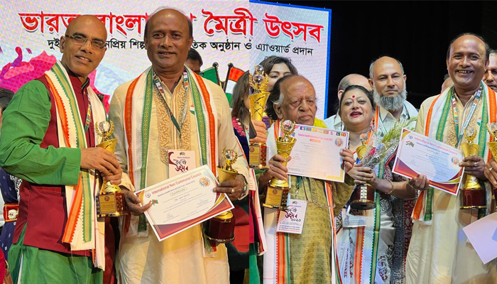 মহাত্মা গান্ধী ইন্টারন্যাশনাল পিস অ্যাওয়ার্ড পেলেন চেয়ারম্যান আমিন শরীফ