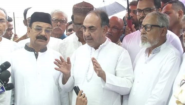 উন্নয়নের প্রজেক্ট করে অর্থ লুট করা হচ্ছে