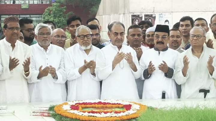 উন্নয়নের প্রজেক্ট করে অর্থ লুট করা হচ্ছে