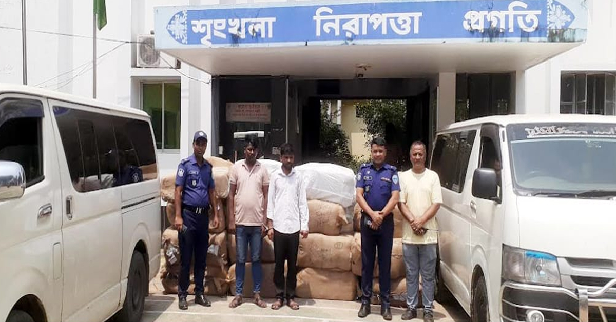 মিরসরাইয়ে কোটি টাকা মূল্যের ভারতীয় শাড়ি জব্দ, আটক ২