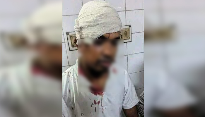রুম দখল নিয়ে ঢাবির হলে মারমারি; আহত ১০