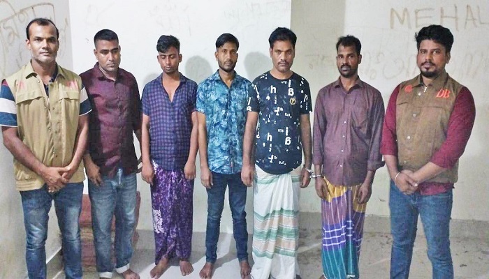 মানিকগঞ্জে অভিযান চালিয়ে ইয়াবা ও হেরোইনসহ আটক পাঁচ