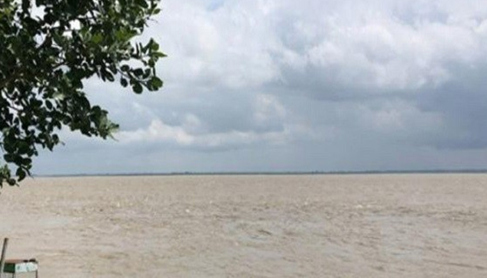 চাঁপাইনবাবগঞ্জে পদ্মায় নৌকাডুবি: নিহত ১, নিখোঁজ ৩