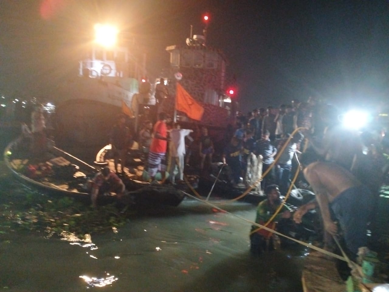 বুড়িগঙ্গায় ওয়াটার বাসডুবি, ৩ জনের মরদেহ উদ্ধার, নিখোঁজ ৩৫