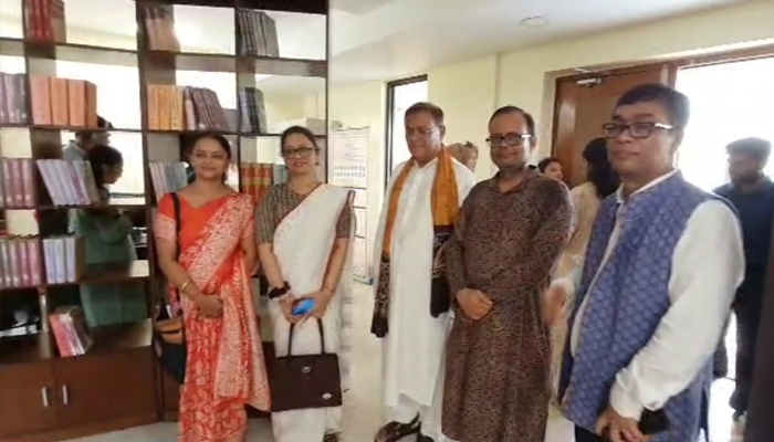 শান্তিনিকেতনে তথ্যমন্ত্রী