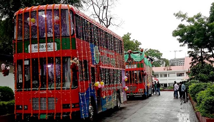 চট্টগ্রামে সাড়া ফেলেছে পর্যটন বাস