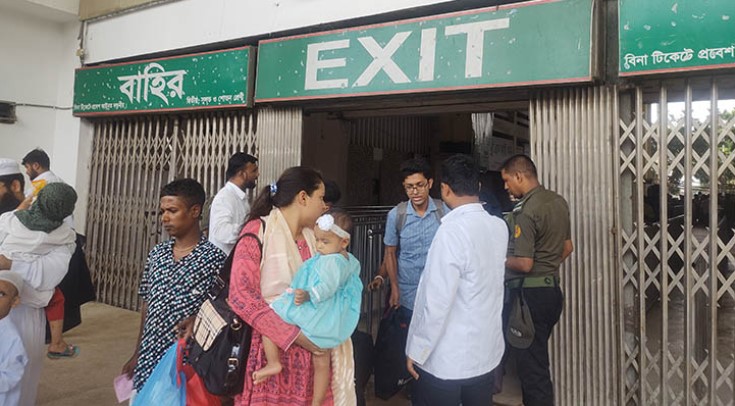 ঈদ শেষে ভোগান্তি ছাড়াই ঢাকায় ফিরছে মানুষ