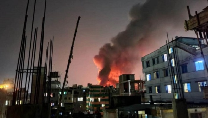 খুলনায় পলিব্যাগের কারখানার আগুন নিয়ন্ত্রণে