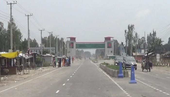 আশুরায় বাংলাবান্ধা স্থলবন্দরে আমদানি রপ্তানি বন্ধ
