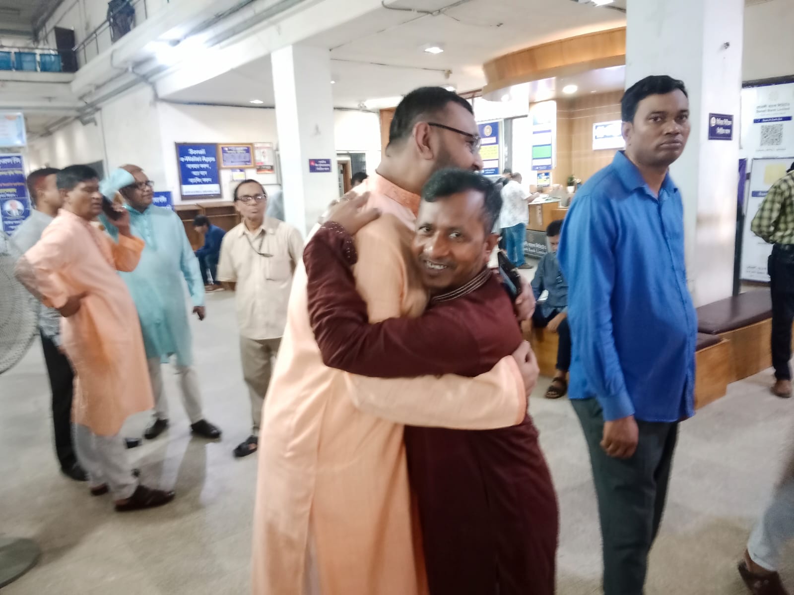 অফিস খুললেও কাটেনি ছুটির আমেজ