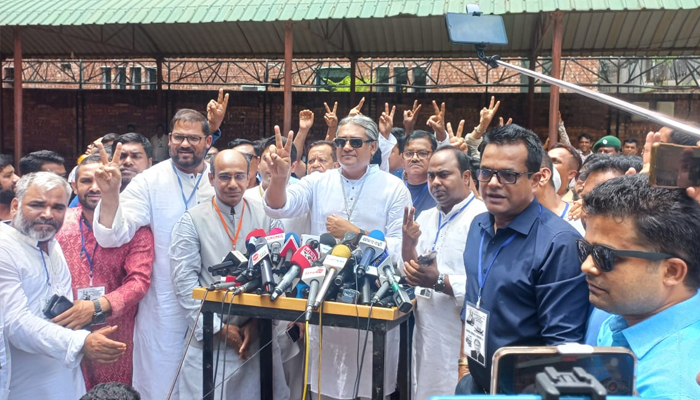 ভোট দিয়ে যা বললেন মোহাম্মদ এ আরাফাত