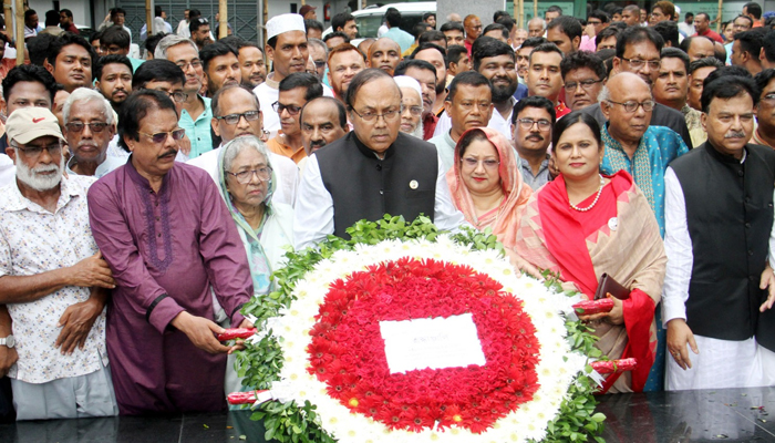 বঙ্গবন্ধুর প্রতিকৃতিতে রাসিক মেয়র লিটনের শ্রদ্ধা
